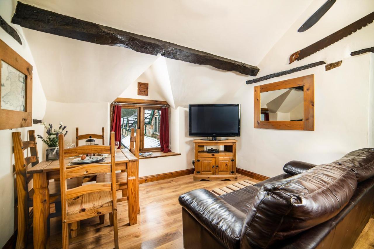 Nant Ucha Farm Villa Acrefair Bagian luar foto