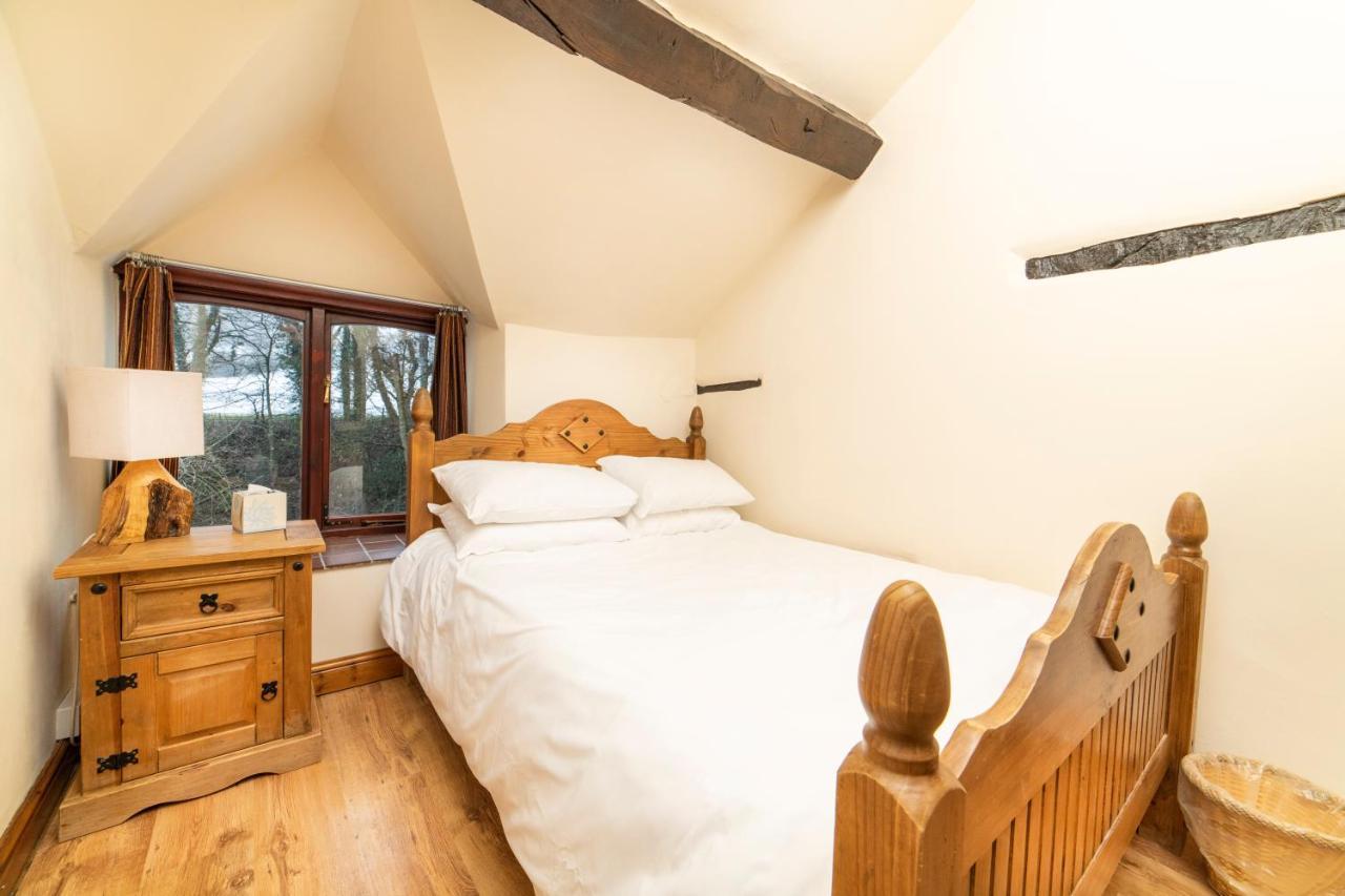 Nant Ucha Farm Villa Acrefair Bagian luar foto